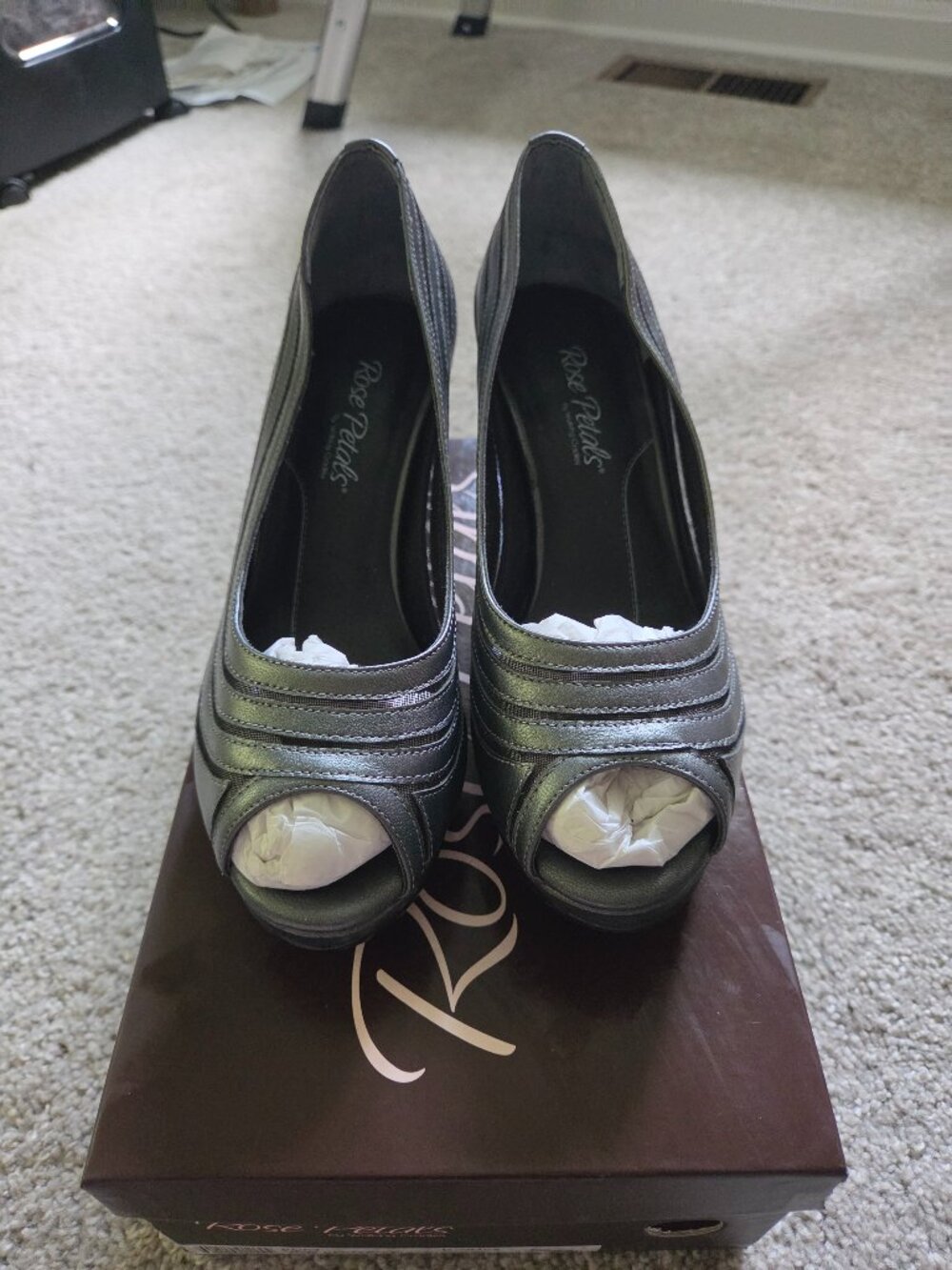 NWT! Rose Petals by Waling Cradles Poet Peep Toe Leather Pumps (WIDE WIDTH)